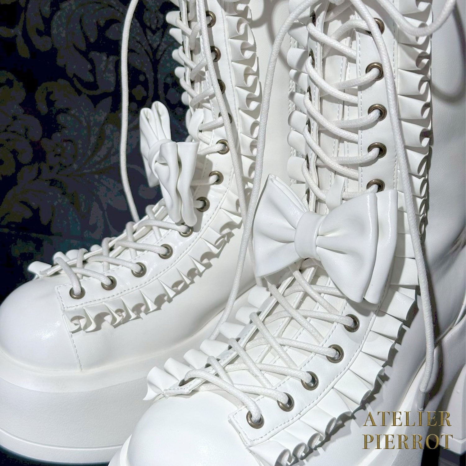 【ATELIER PIERROT】 Chunky Frilled Ribbon Boots ホワイト/ブラック S /M /L/XL★紅白限定セール10%OFF!!1/20(火)まで★