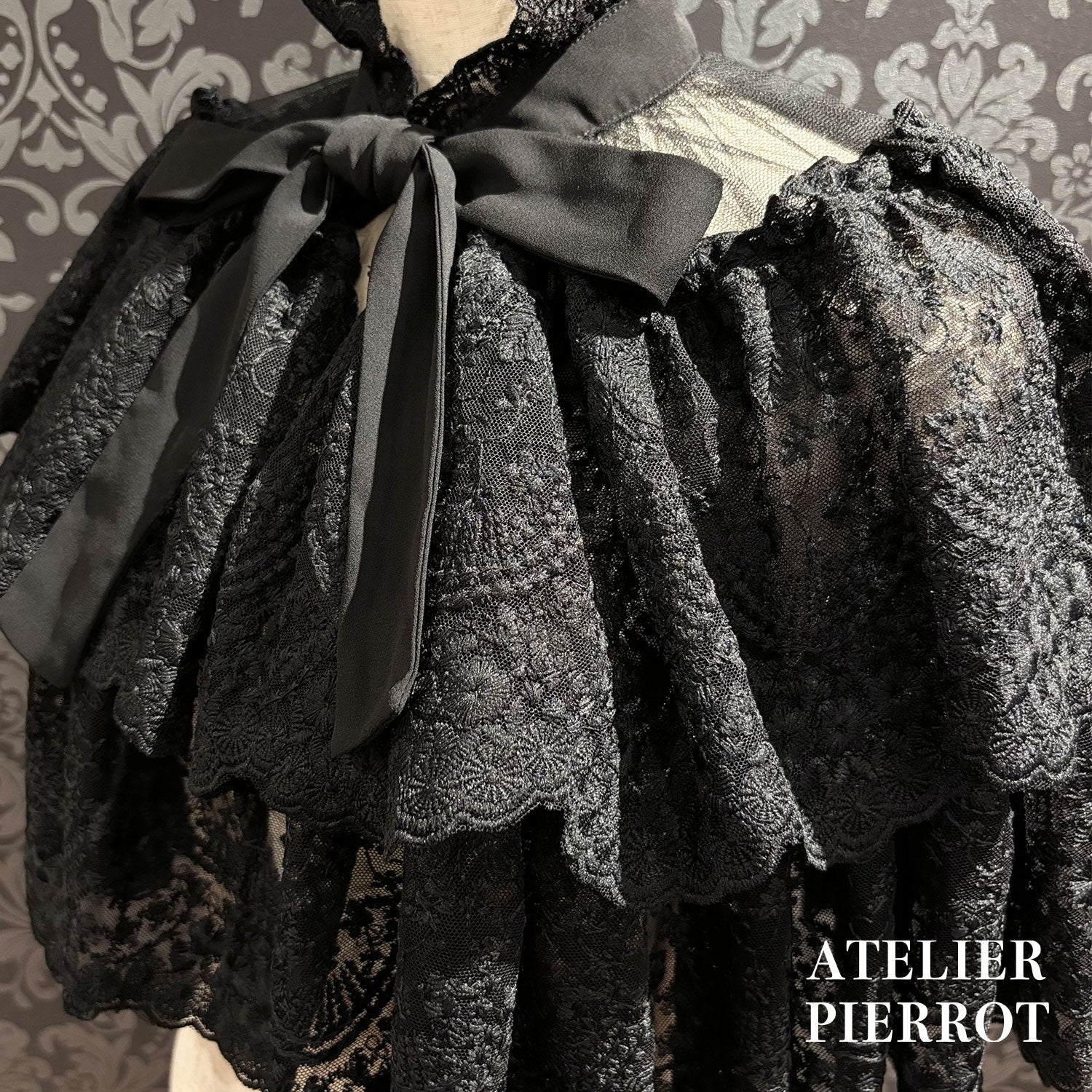 【ATELIER PIERROT】 ★Jetzt Reservierungen entgegennehmen★Chantilly-Spitzen-CapeletWhite/Black