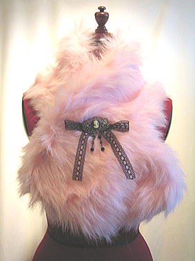 【MARBLE】マーブル クラシックブローチ付き2WAYファーストールorマフラー+十字架付きフェミニンチョーカー:ピンクファー