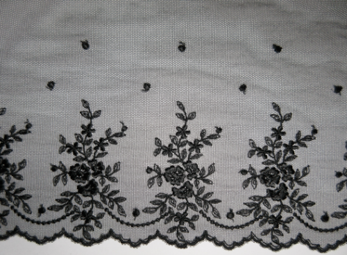 Blumenmotiv Tüll Rasse Black 13,7 m