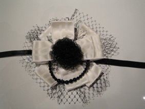 【MARBLE】マーブル リボン重ねパール付きバラボンネット:白ストライプ×黒ネット×黒パール