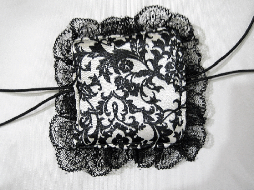 【MARBLE】マーブル 十字架付きリバーシブルアイパッチ(眼帯):黒×白ゴシック柄