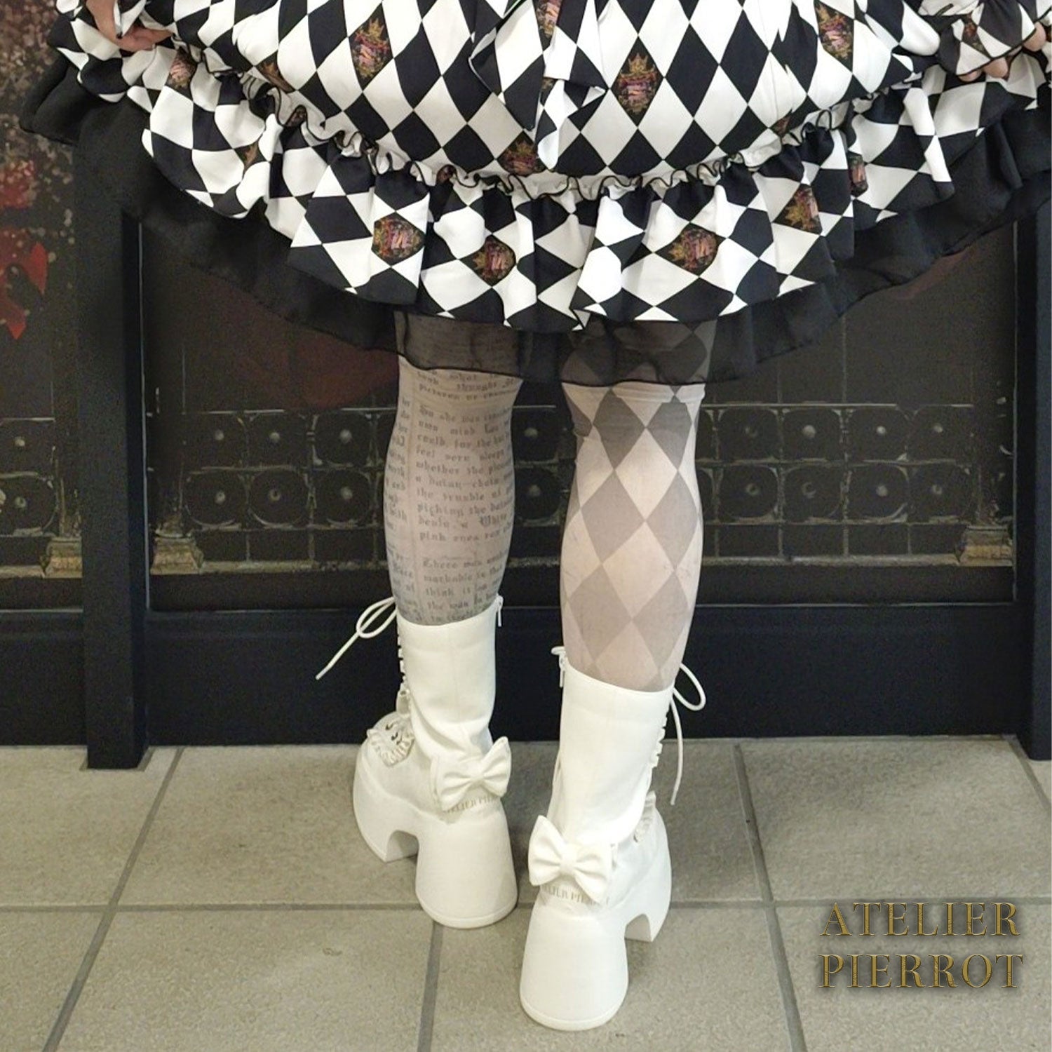 【ATELIER PIERROT】厚实的褶皱丝带靴白色/黑色S/M/L/XL