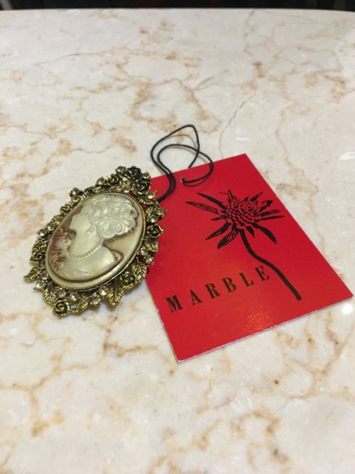 【MARBLE】マーブル カメオブローチ:茶カメオ×銅古美