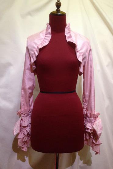 【MARBLE】マーブル リボンアクセサリー付きロマンティックボレロ:ピンクシャンタン×ピンク白刺繍ストライプフリル