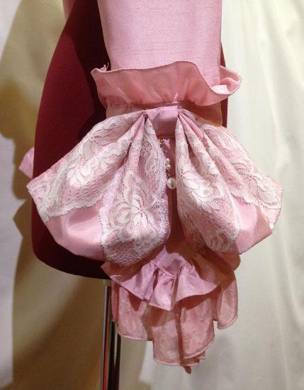 【MARBLE】マーブル リボンアクセサリー付きロマンティックボレロ:ピンクシャンタン×ピンク白刺繍ストライプフリル