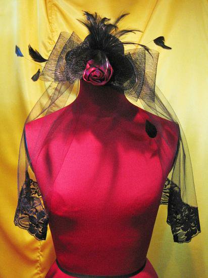 【MARBLE】マーブル ベール付きエレガンスゴシックミニハット:黒×えんじバラ