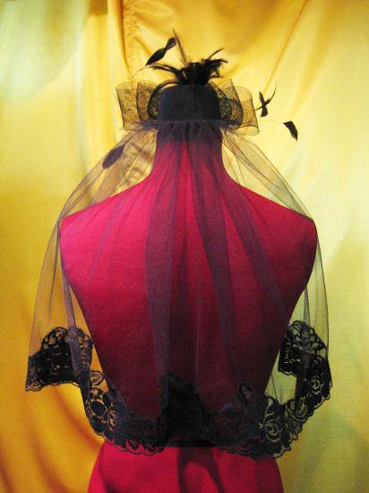 【MARBLE】マーブル ベール付きエレガンスゴシックミニハット:黒×えんじバラ