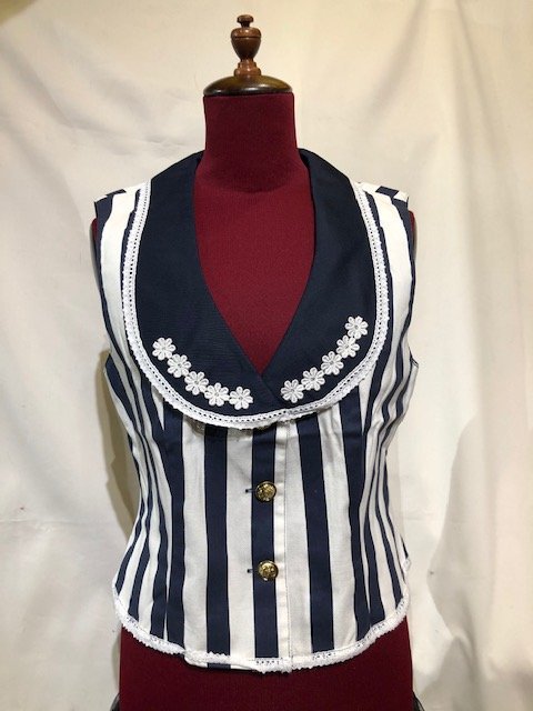 【MARBLE】マーブル 白花ブレードレース付きエンブレムベスト:紺白ストライプ Lサイズ
