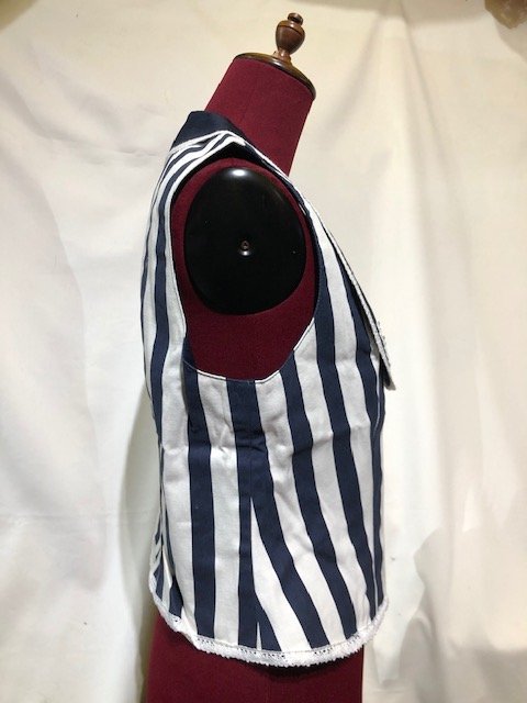 【MARBLE】マーブル 白花ブレードレース付きエンブレムベスト:紺白ストライプ Mサイズ