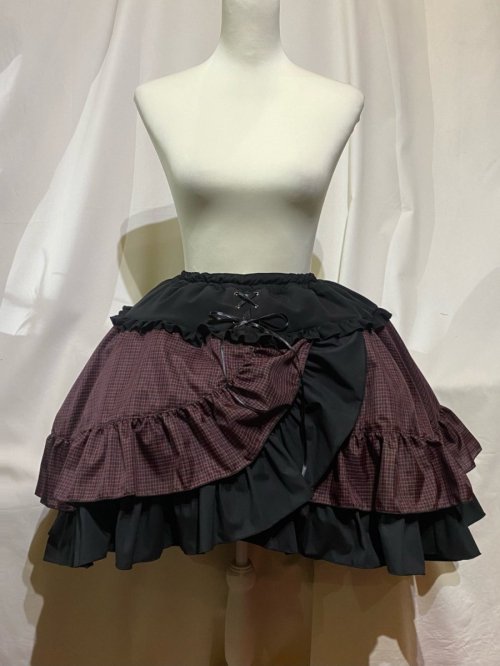 【MARBLE】マーブル 編み上げ巻きフリルスカート:黒赤チェック