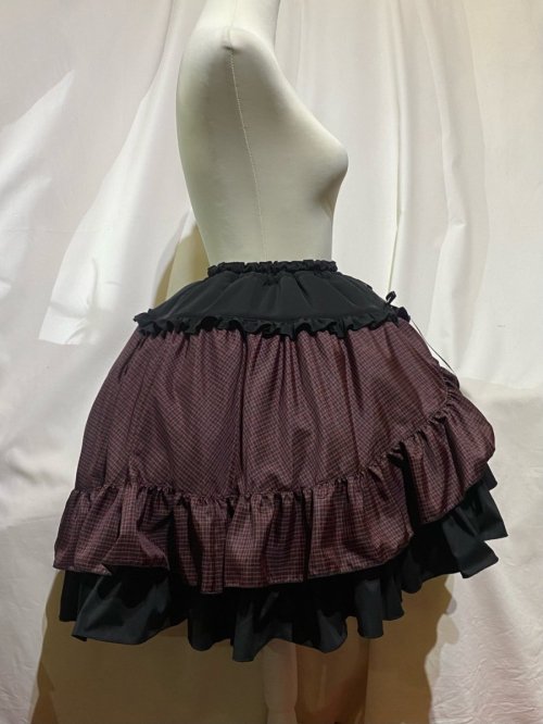 【MARBLE】マーブル 編み上げ巻きフリルスカート:黒赤チェック