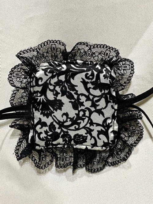 【MARBLE】マーブル 十字架付きリバーシブルアイパッチ(眼帯):黒×白地黒ゴシック柄