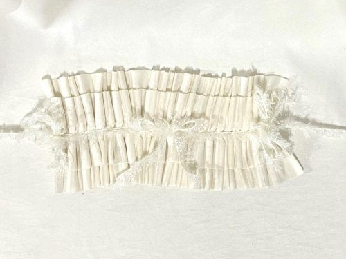 【MARBLE】マーブル フリンジリボンフリルヘッドドレス オフ白ニット