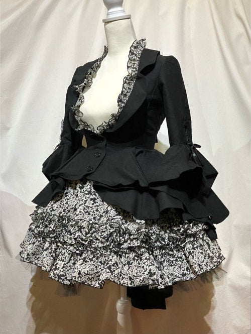 【MARBLE】マーブル フレアドレープテーラードジャケット+レイヤードフリルスカート:黒×黒地白ゴシック柄フリル×黒レース (黒地白ゴシック柄スカート)