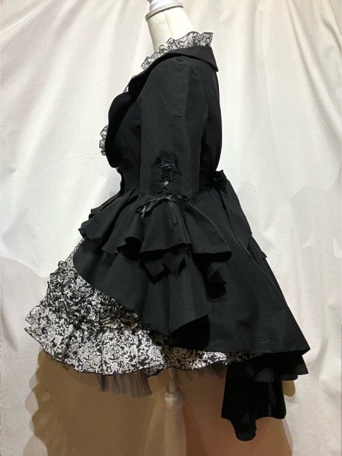 【MARBLE】マーブル フレアドレープテーラードジャケット+レイヤードフリルスカート:黒×黒地白ゴシック柄フリル×黒レース (黒地白ゴシック柄スカート)