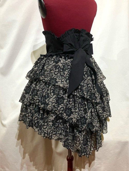 【MARBLE】マーブル ハイウエスト編み上げスパイラルフリルスカート:黒×黒花アンティーク柄フリル