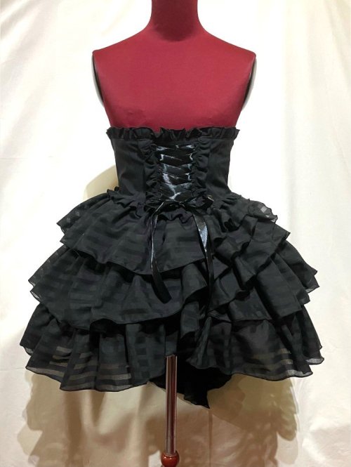 【MARBLE】マーブル ハイウエスト編み上げスパイラルフリルスカート:黒×黒ストライプフリル