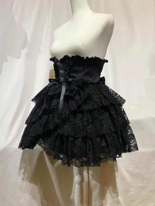 【MARBLE】マーブル ハイウエスト編み上げスパイラルフリルスカート:黒×黒レースフリル
