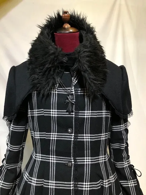 【MARBLE】大理石 ★SALE不适用★装饰交叉毛皮领口披肩+袖子编织长款喇叭大衣:黑白格子