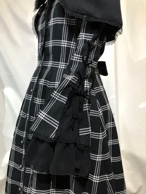 【MARBLE】大理石 ★SALE不适用★装饰交叉毛皮领口披肩+袖子编织长款喇叭大衣:黑白格子