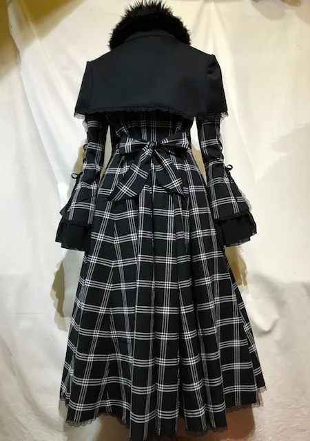 【MARBLE】大理石 ★SALE不适用★装饰交叉毛皮领口披肩+袖子编织长款喇叭大衣:黑白格子