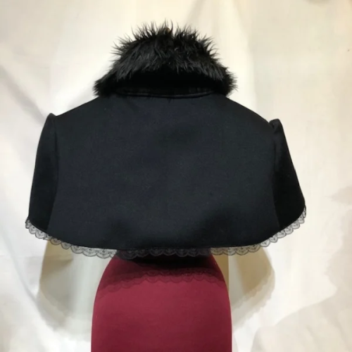 【MARBLE】大理石 ★SALE不适用★装饰交叉毛皮领口披肩+袖子编织长款喇叭大衣:黑白格子