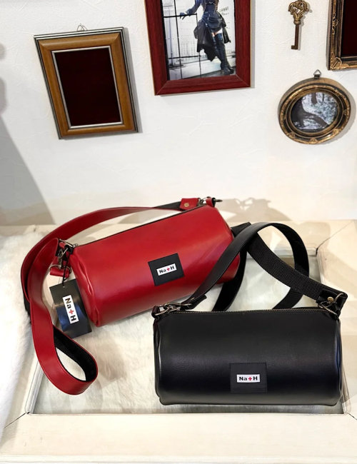 【Na+H】エヌエープラスエイチ hmドラムバッグ (黒/赤)