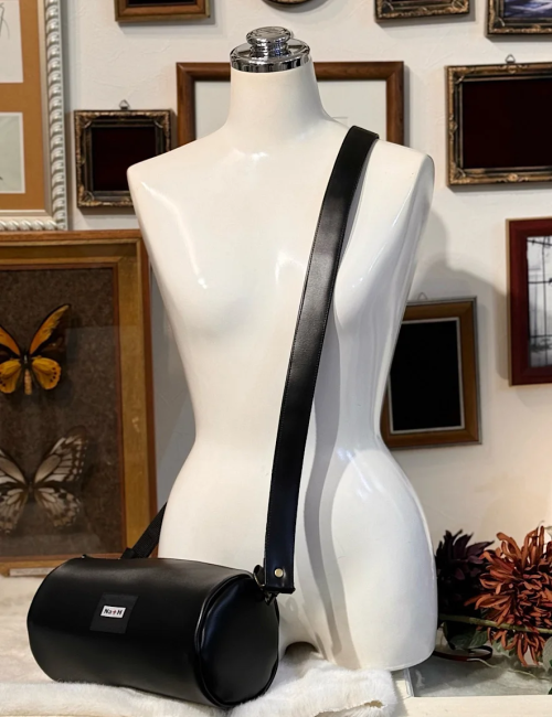 【Na+H】エヌエープラスエイチ hmドラムバッグ (黒/赤)