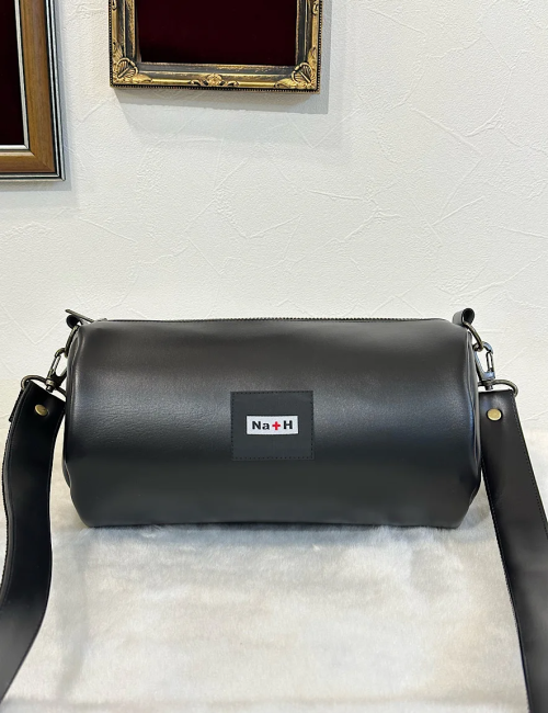 【Na+H】エヌエープラスエイチ hmドラムバッグ (黒/赤)