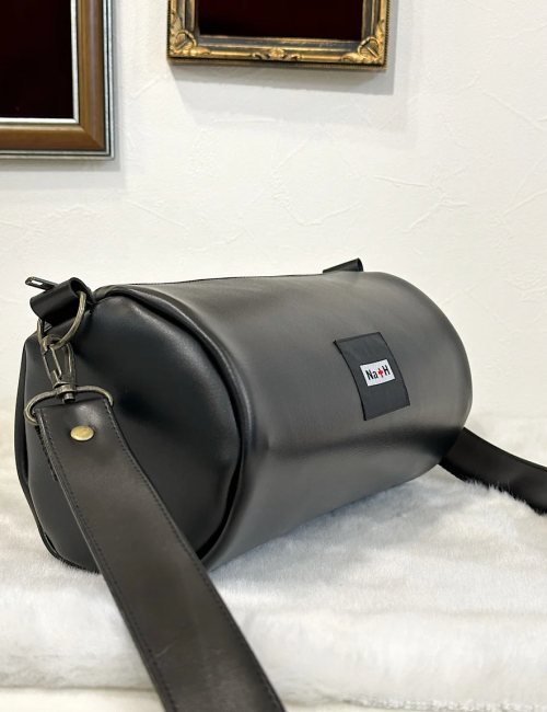 【Na+H】エヌエープラスエイチ hmドラムバッグ (黒/赤)