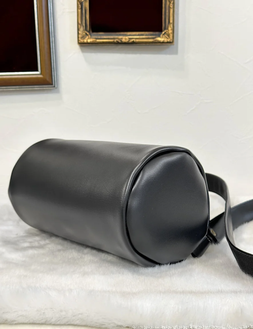 【Na+H】エヌエープラスエイチ hmドラムバッグ (黒/赤)