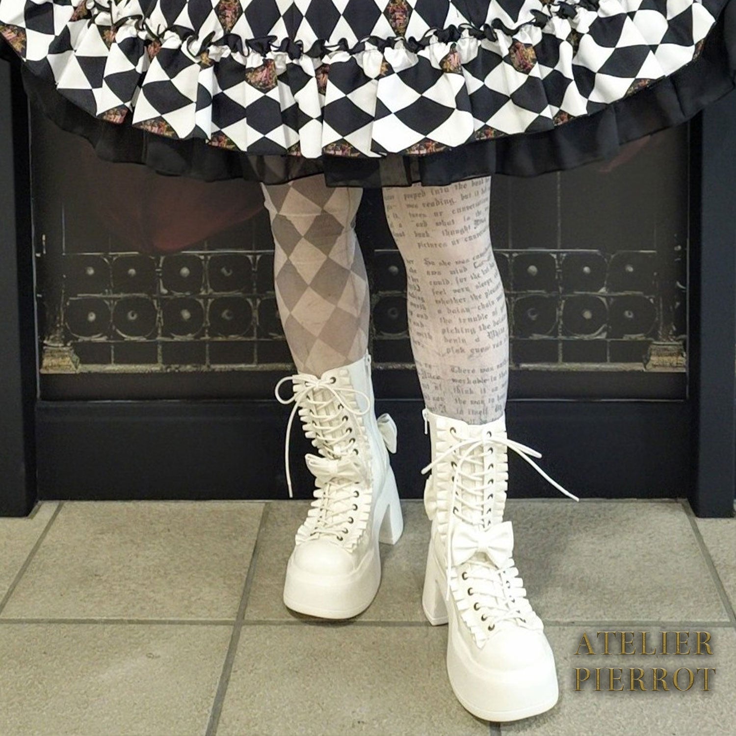 【ATELIER PIERROT】厚实的褶皱丝带靴白色/黑色S/M/L/XL