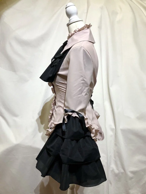 【MARBLE】マーブル カメオタイ付き後編み上げブラウス:グレイッシュピンク×黒