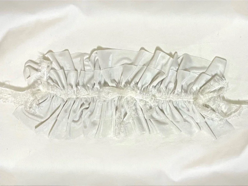 【MARBLE】マーブル フリンジリボンフリルヘッドドレス 白グレーニット