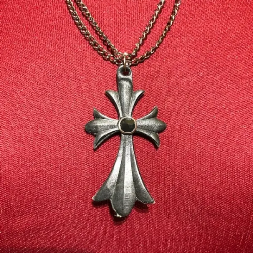 【MARBLE】マーブル デコレーションクロス付きファー衿ケープ:黒