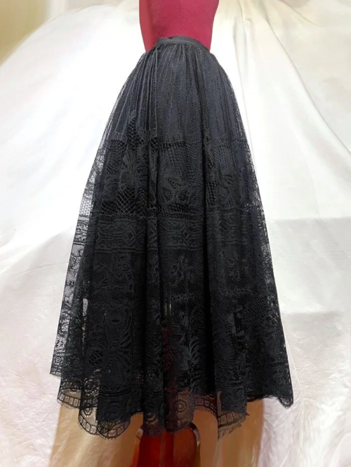 【MARBLE】マーブル レース刺繍柄ティアード風ロングスカート:黒