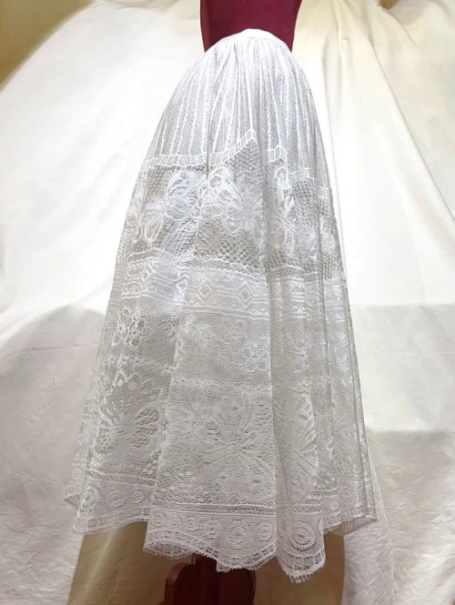 【MARBLE】マーブル レース刺繍柄ティアード風ロングスカート:白