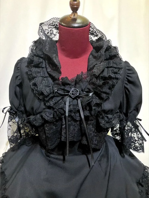 【MARBLE】マーブル 切り替え総フリルワンピース+パニエ入りボリュームレース付きスカート:黒ストライプ×黒レース