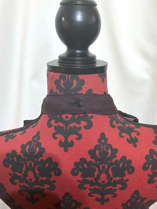 【MARBLE】マーブル チェーン付きゴシック調フリルタイ:ボルドー