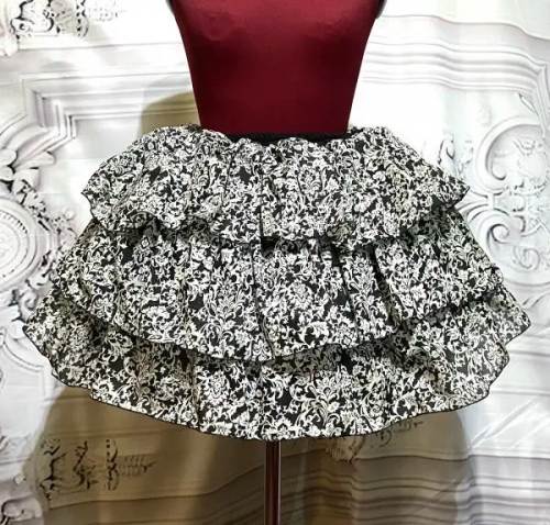 【MARBLE】マーブル パ二エ入り3段スカート +タック変形スカート:黒×黒地白ゴシック