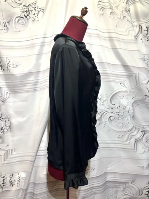 【MARBLE】マーブル ◆L〜LLサイズ◆ゴシック調チェーンブローチ付きダブルフリルブラウス