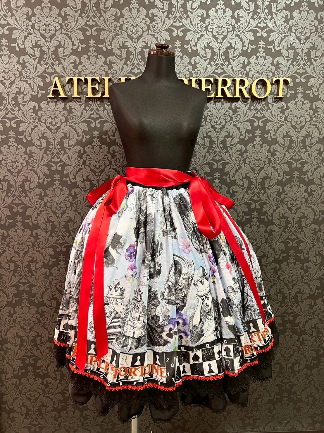 【Triple fortune】トリプルフォーチュン 鏡の国柄スカート