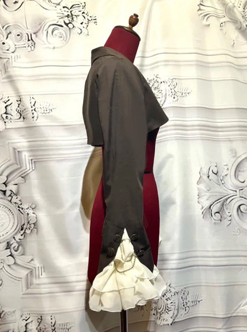 【MARBLE】マーブル エンブレムチェーン付き姫袖ショートジャケット:茶×オフ白フリル