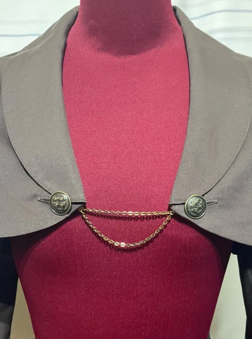 【MARBLE】マーブル エンブレムチェーン付き姫袖ショートジャケット:茶×オフ白フリル