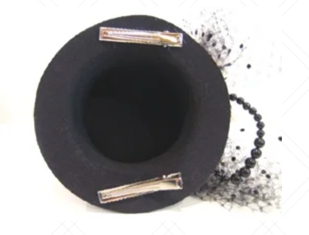 【MARBLE】マーブル 黒羽付きカクテルドレスミニハット:黒×赤リボン×黒パール