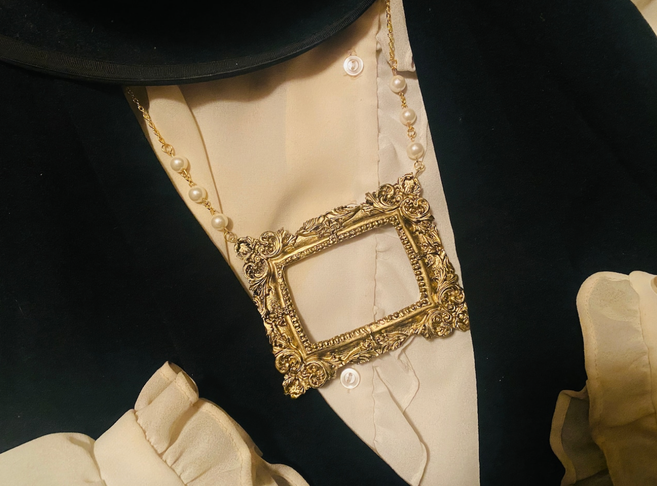 【Boo!Do堂】 飾られない額縁ネックレス(長方形) ホワイト/ゴールド/ブラック