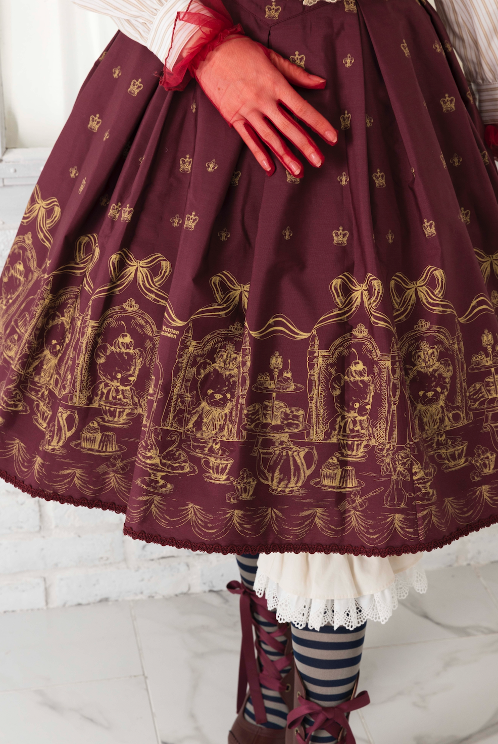 【Victorian maiden】ヴィクトリアンメイデン ロイヤルベアミリィクロップドスカート クリーム/ボルドー/ダークネイビー ★受注期間受注期間 12月15日(月)まで★