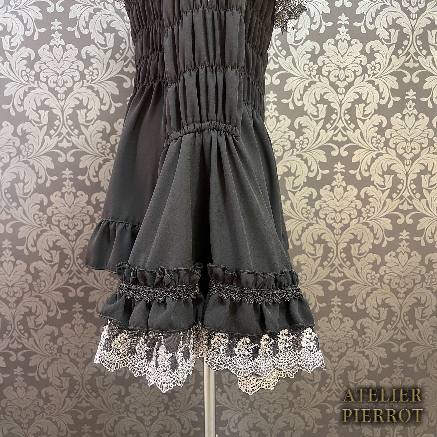 【ATELIER PIERROT】 Eternal Nocturne Blouse ホワイト/ブラック ★12月上旬発売★