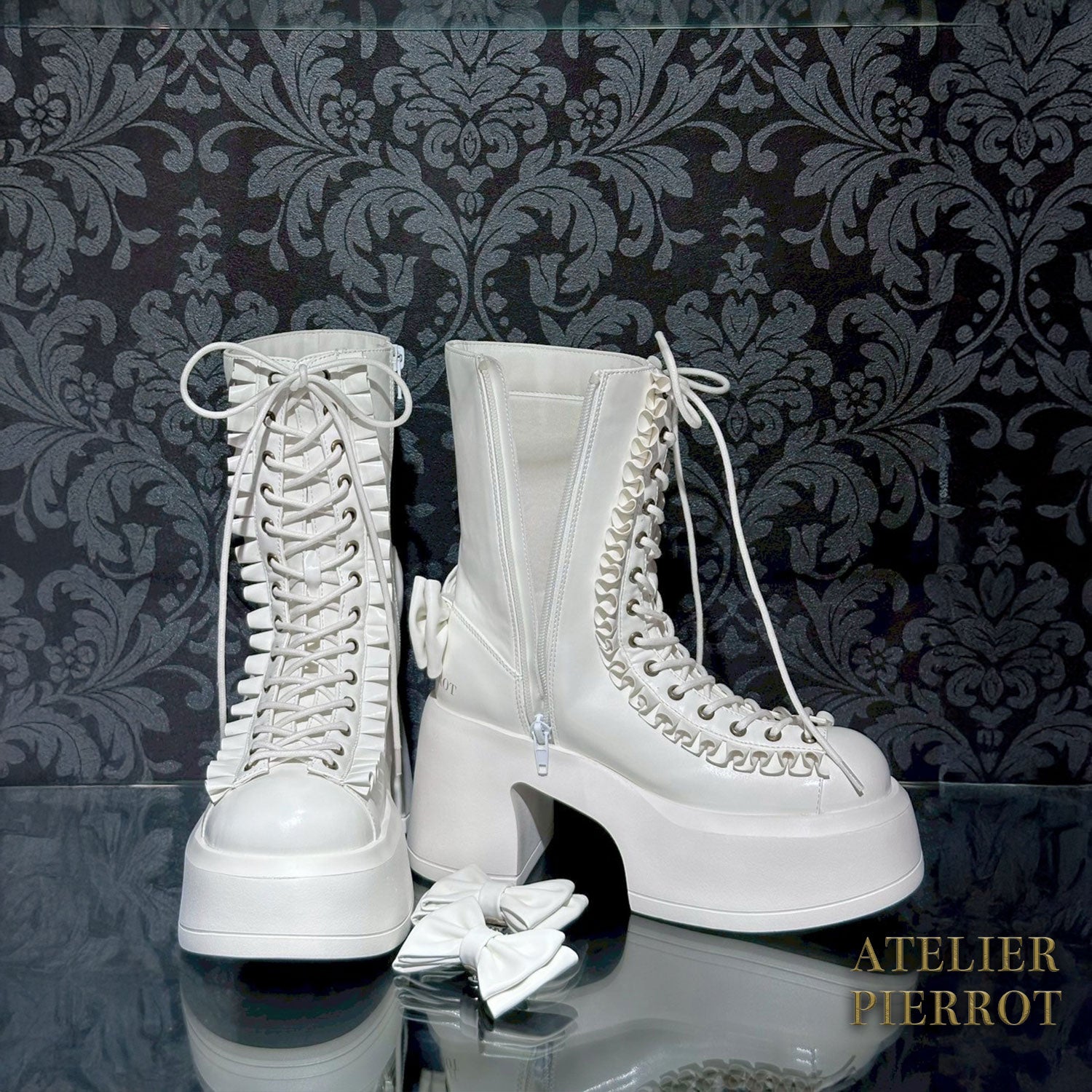 【ATELIER PIERROT】 Chunky Frilled Ribbon Boots ホワイト/ブラック S /M /L/XL★紅白限定セール10%OFF!!1/20(火)まで★